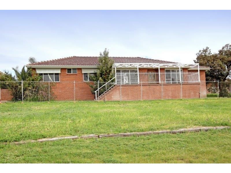42 Button Avenue, Junee NSW 2663