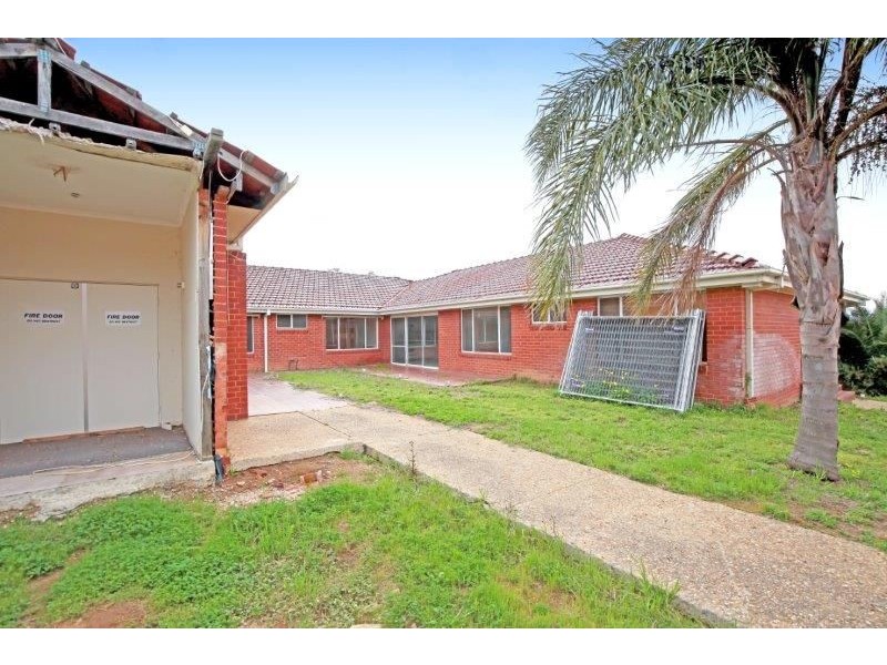 42 Button Avenue, Junee NSW 2663
