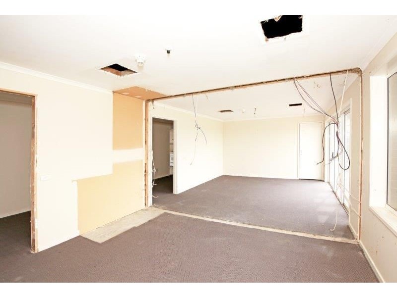 42 Button Avenue, Junee NSW 2663