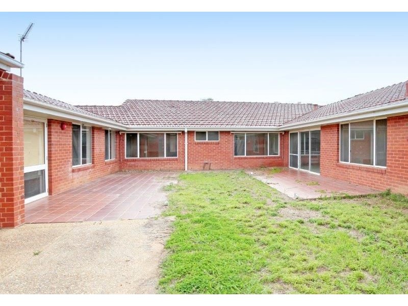 42 Button Avenue, Junee NSW 2663