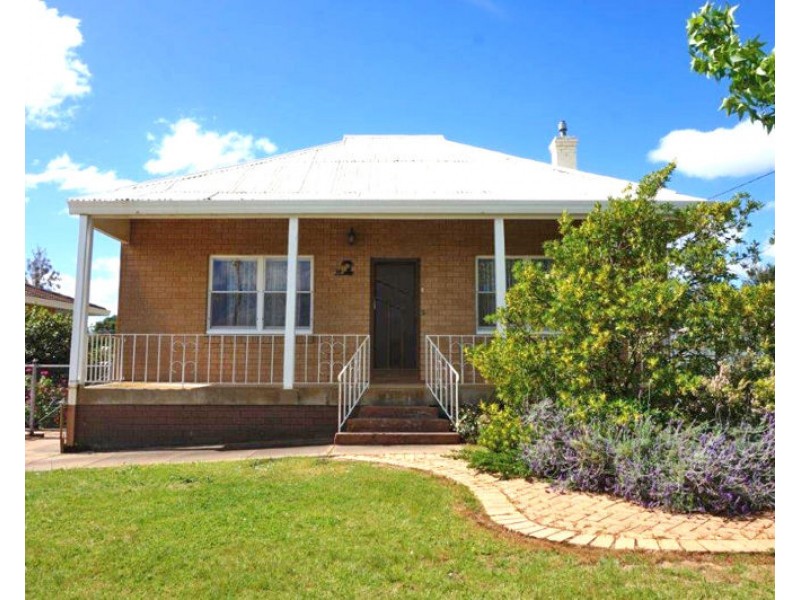 14 Cross Street, Junee NSW 2663