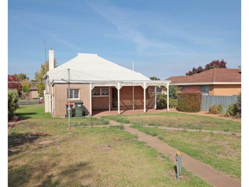 14 Cross Street, Junee NSW 2663