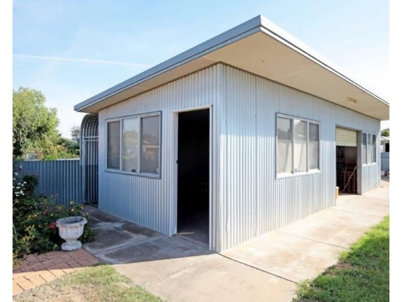 14 Cross Street, Junee NSW 2663