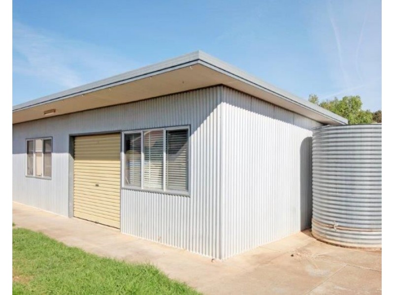 14 Cross Street, Junee NSW 2663