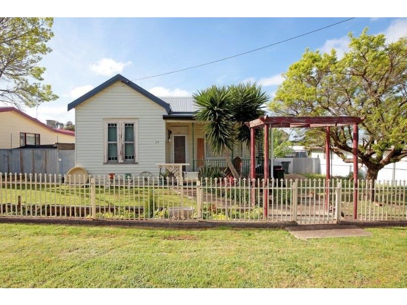 23 Percy Street, Junee NSW 2663