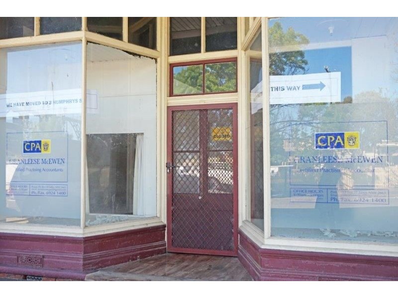 4 Humphrys St, Junee NSW 2663
