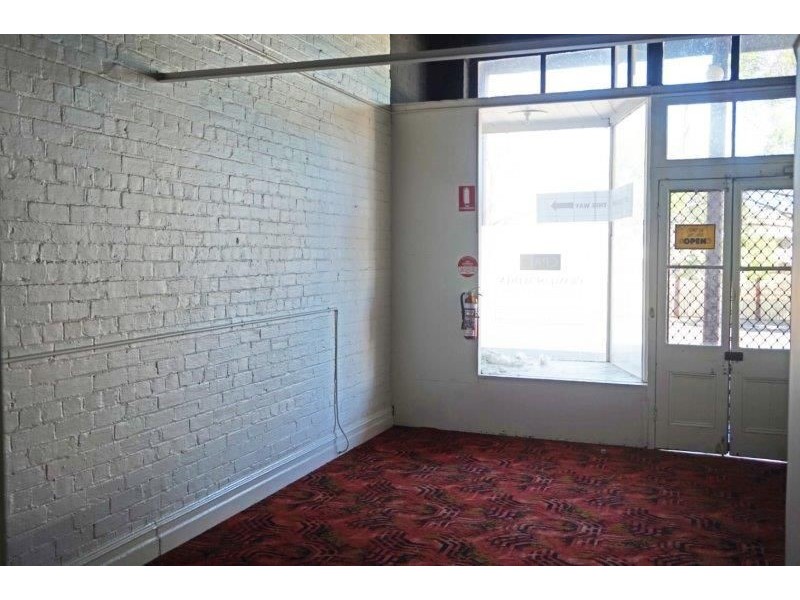 4 Humphrys St, Junee NSW 2663