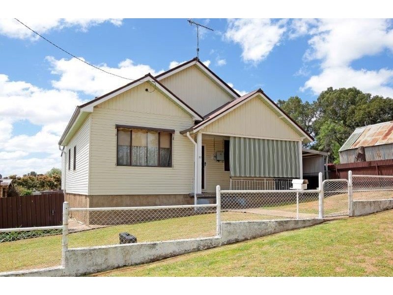 32 Fitzroy St, Junee NSW 2663