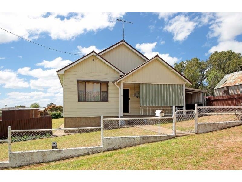 32 Fitzroy St, Junee NSW 2663