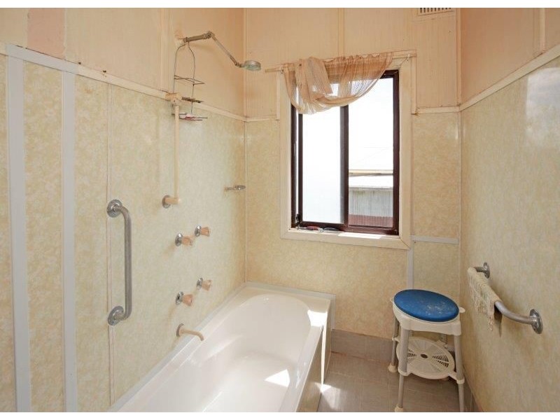 32 Fitzroy St, Junee NSW 2663