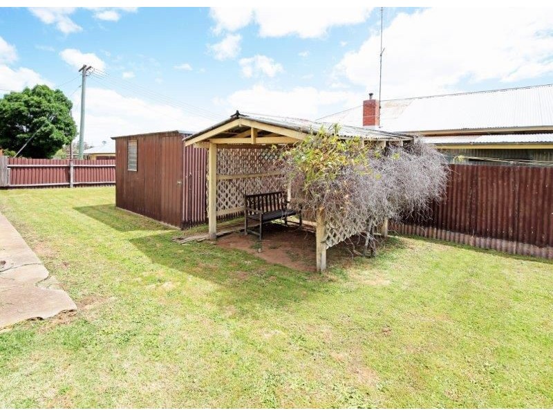 32 Fitzroy St, Junee NSW 2663