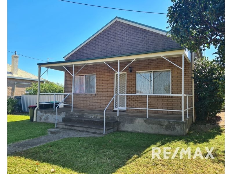 16 Cross Street, Junee NSW 2663
