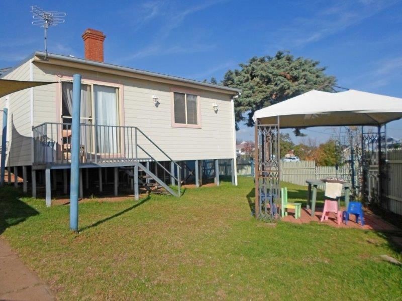 43 Commins Street, Junee NSW 2663