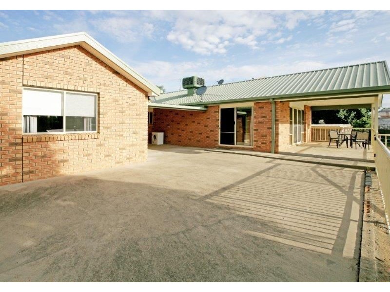 63 Commins Street, Junee NSW 2663
