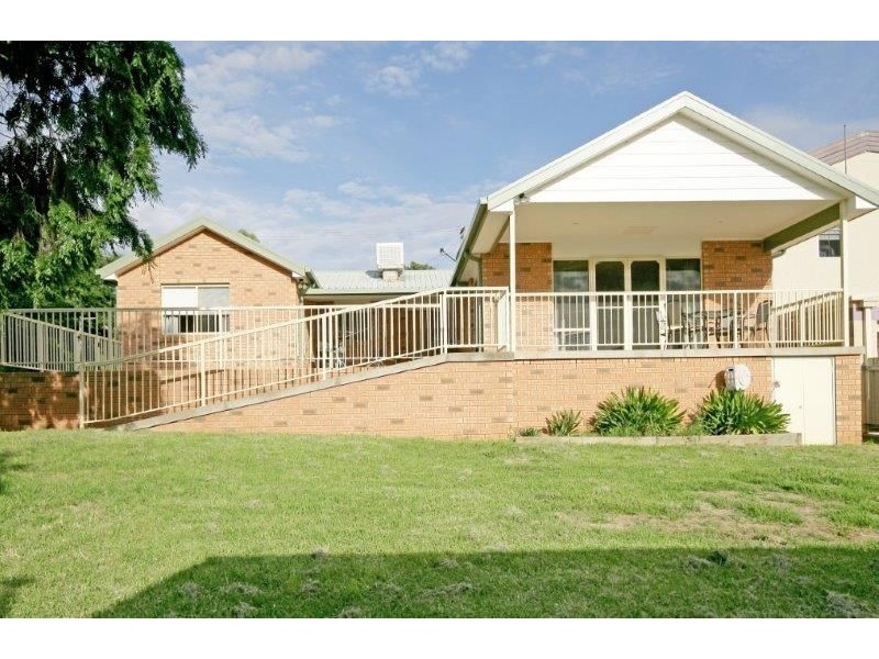 63 Commins Street, Junee NSW 2663