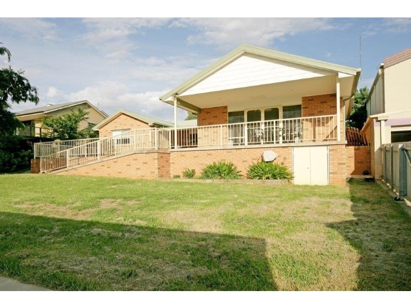 63 Commins Street, Junee NSW 2663