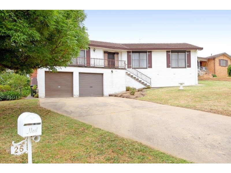 25 Acacia Pl, Junee NSW 2663