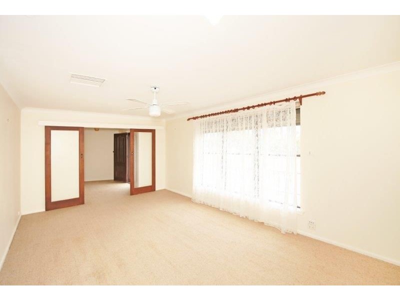 25 Acacia Pl, Junee NSW 2663