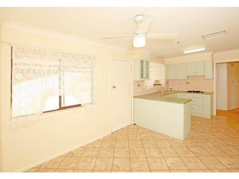 25 Acacia Pl, Junee NSW 2663