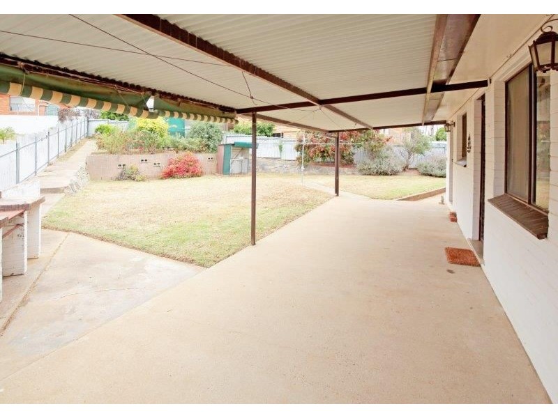 25 Acacia Pl, Junee NSW 2663