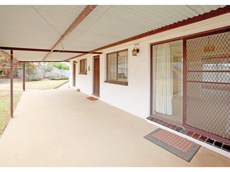 25 Acacia Pl, Junee NSW 2663