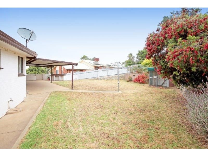 25 Acacia Pl, Junee NSW 2663