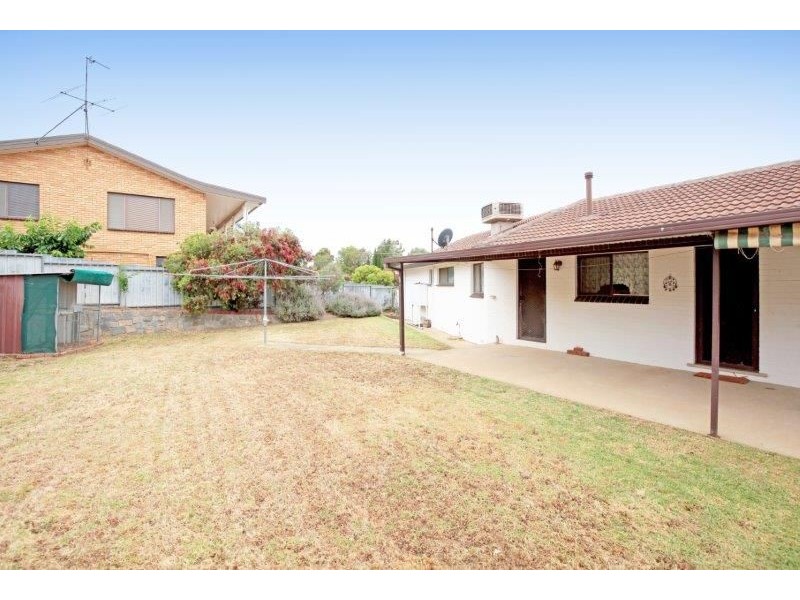 25 Acacia Pl, Junee NSW 2663