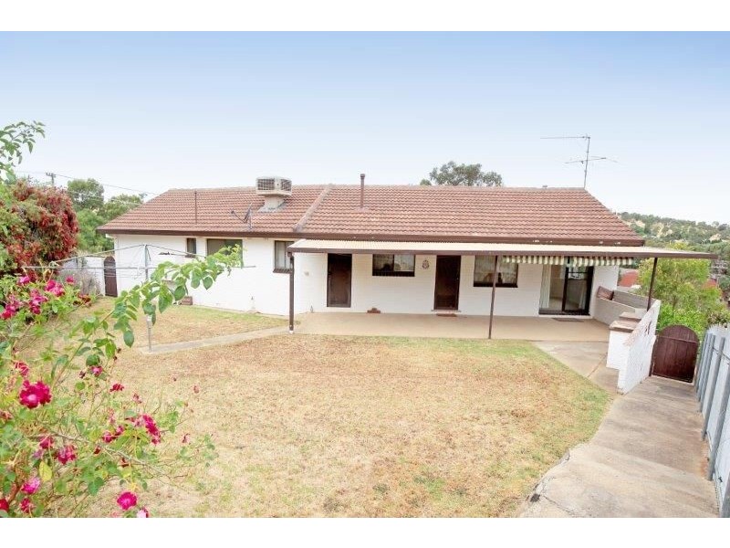 25 Acacia Pl, Junee NSW 2663