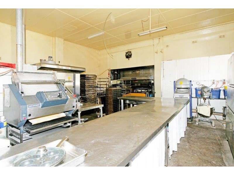 78 Broadway, Junee NSW 2663