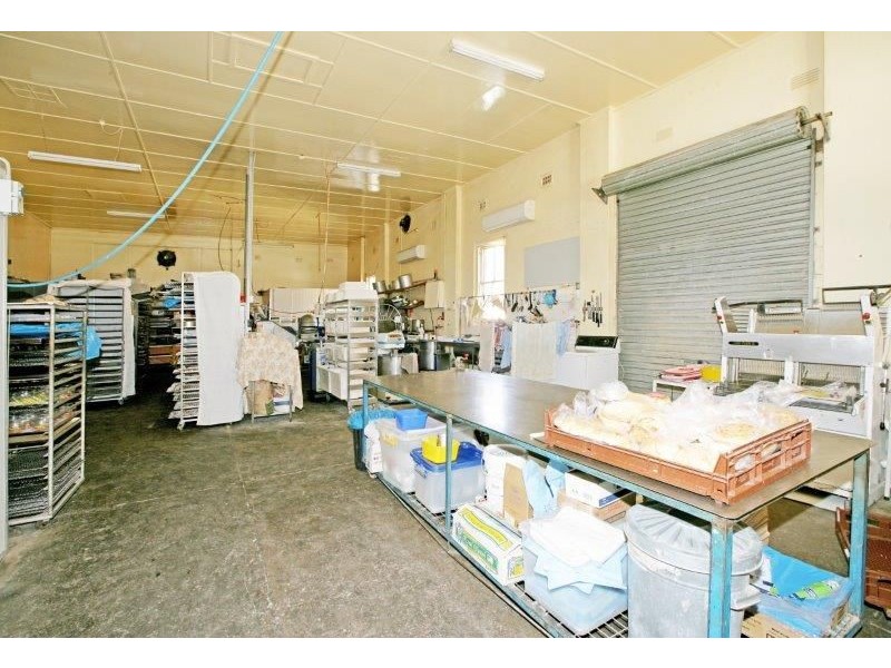 78 Broadway, Junee NSW 2663