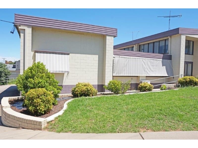 4/65 Commins Street, Junee NSW 2663