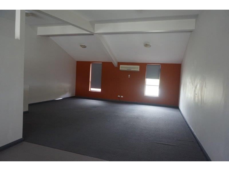 4/65 Commins Street, Junee NSW 2663