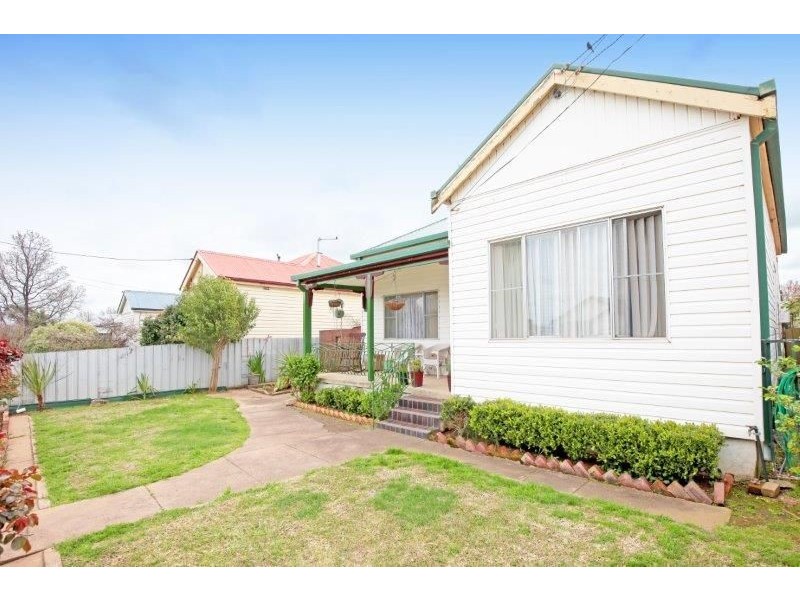 16 Elizabeth Street, Junee NSW 2663