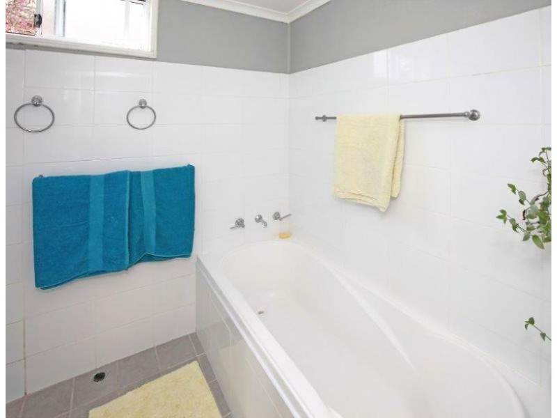 16 Elizabeth Street, Junee NSW 2663
