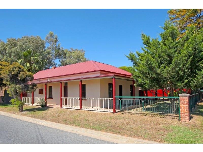 1 Edgar St, Junee NSW 2663