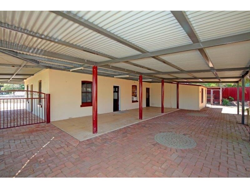 1 Edgar St, Junee NSW 2663