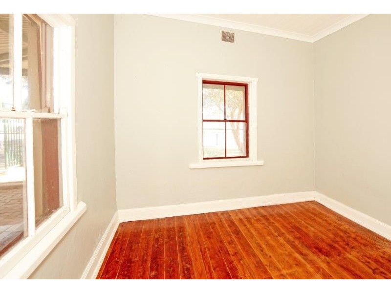 1 Edgar St, Junee NSW 2663