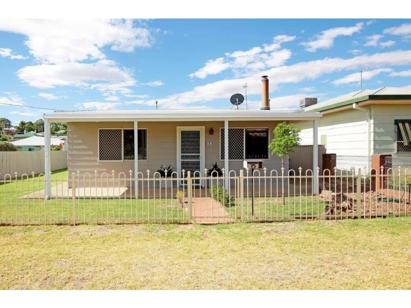 35 Regent St, Junee NSW 2663