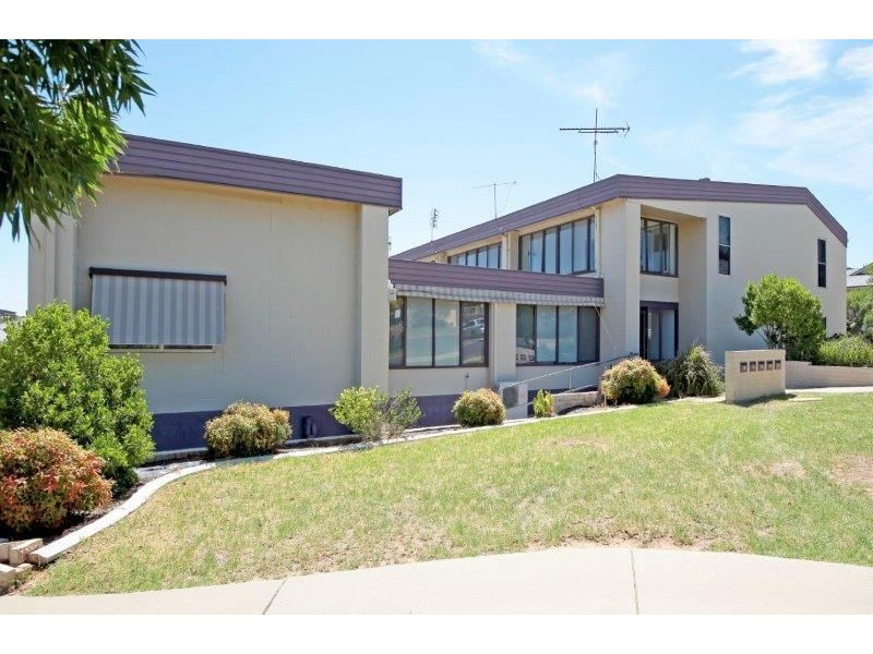 4/65 Commins St, Junee NSW 2663