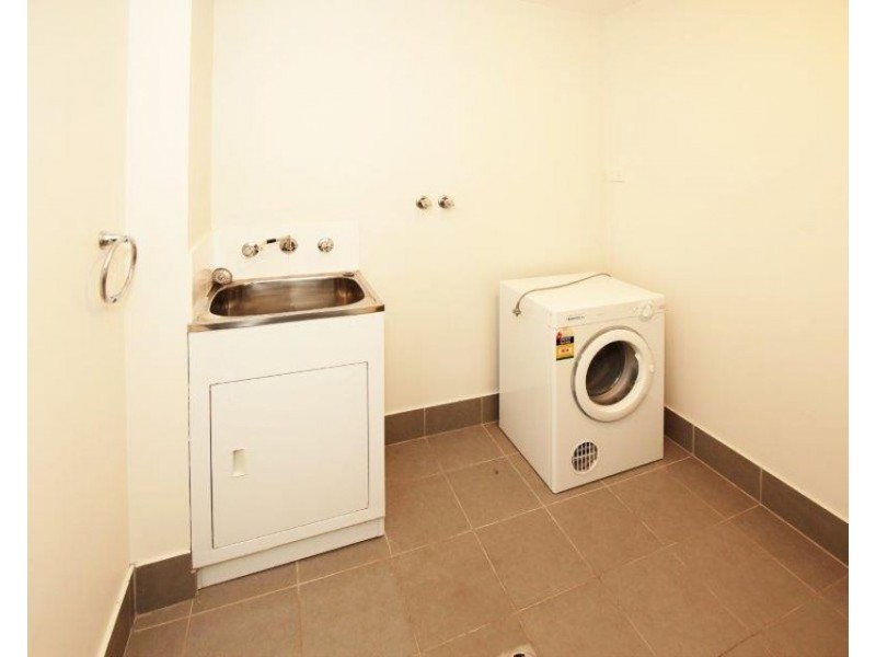 4/65 Commins St, Junee NSW 2663