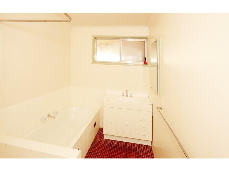 3 Arnold St, Junee NSW 2663
