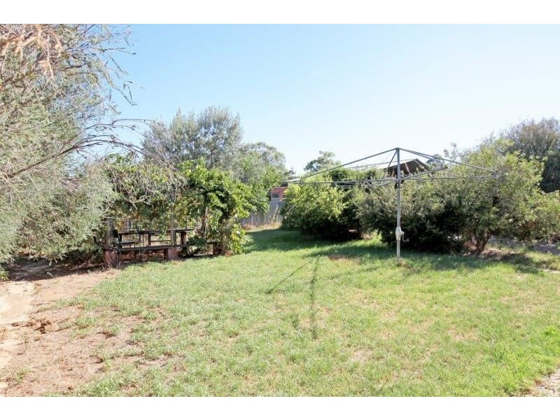 3 Arnold St, Junee NSW 2663