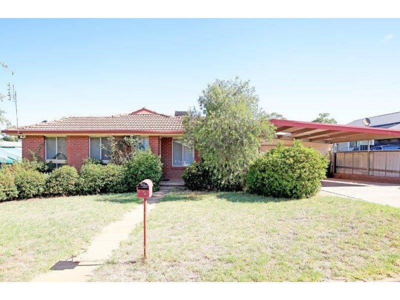 3 Arnold St, Junee NSW 2663