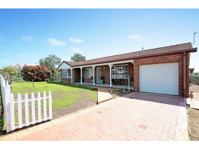 7 Percy Street, Junee NSW 2663