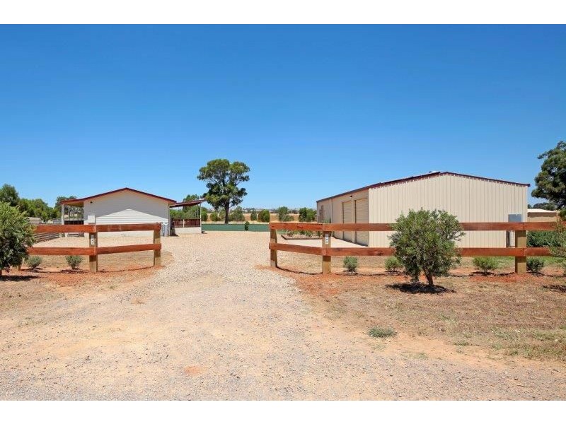 80 Wyoming Lane, Junee NSW 2663