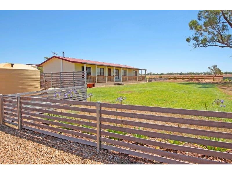 80 Wyoming Lane, Junee NSW 2663