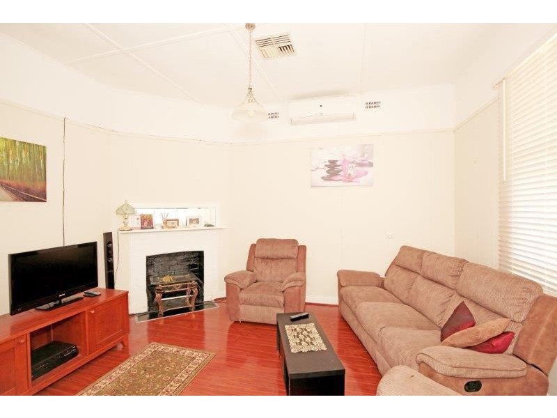 84 Hill St, Junee NSW 2663