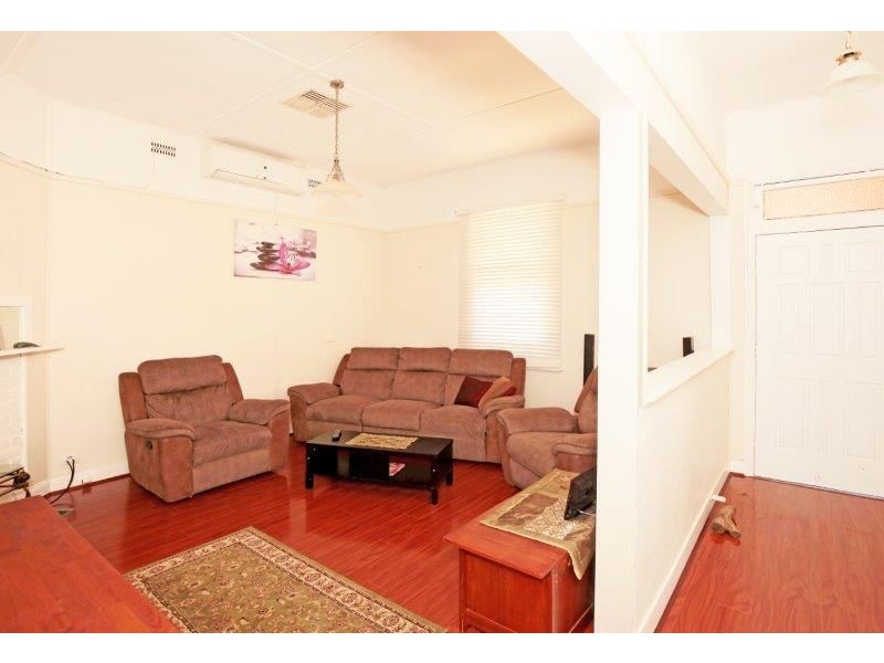 84 Hill St, Junee NSW 2663