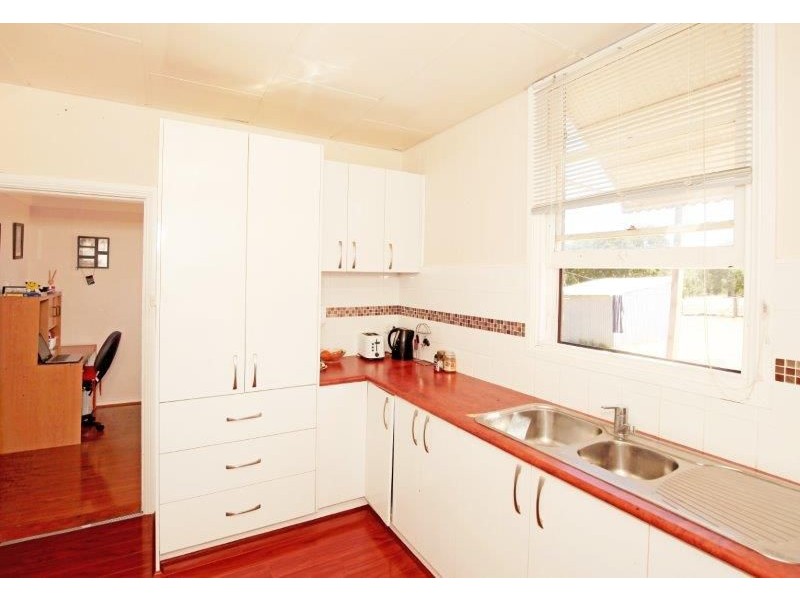 84 Hill St, Junee NSW 2663
