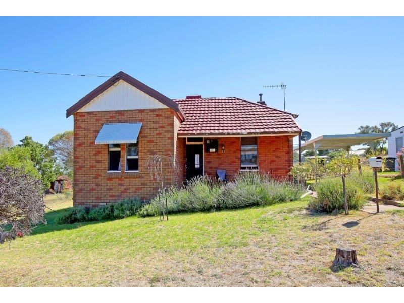 84 Hill St, Junee NSW 2663